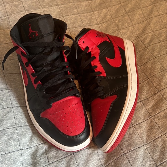 Nike Jordan 1 Banned - Picture 4 of 8